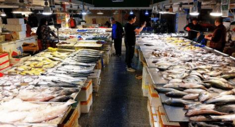 聪明人买海鲜,遇到这3种都会 挤一挤 ,老板内心 遇到高手了